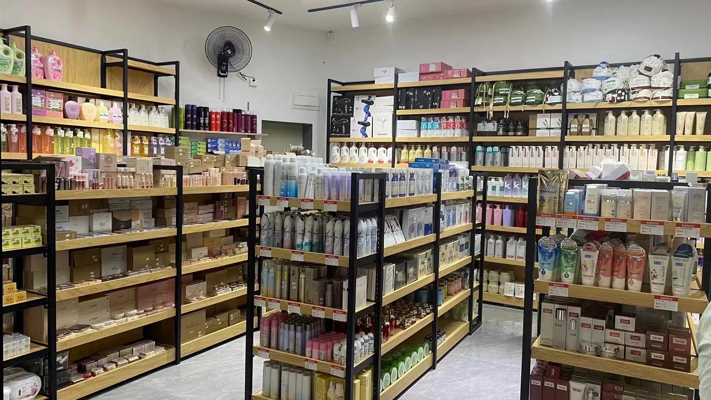 《嘉華日用品批發(fā)零售》新店開(kāi)業(yè) 服裝服飾零售助力生活品質(zhì)提升